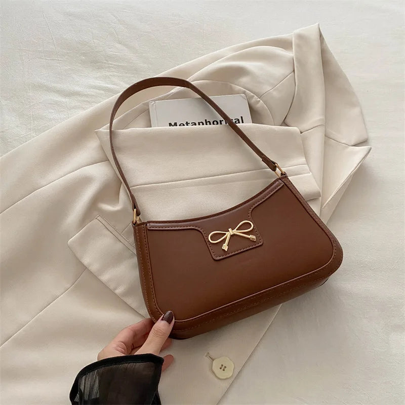 Shoulder bag with bow