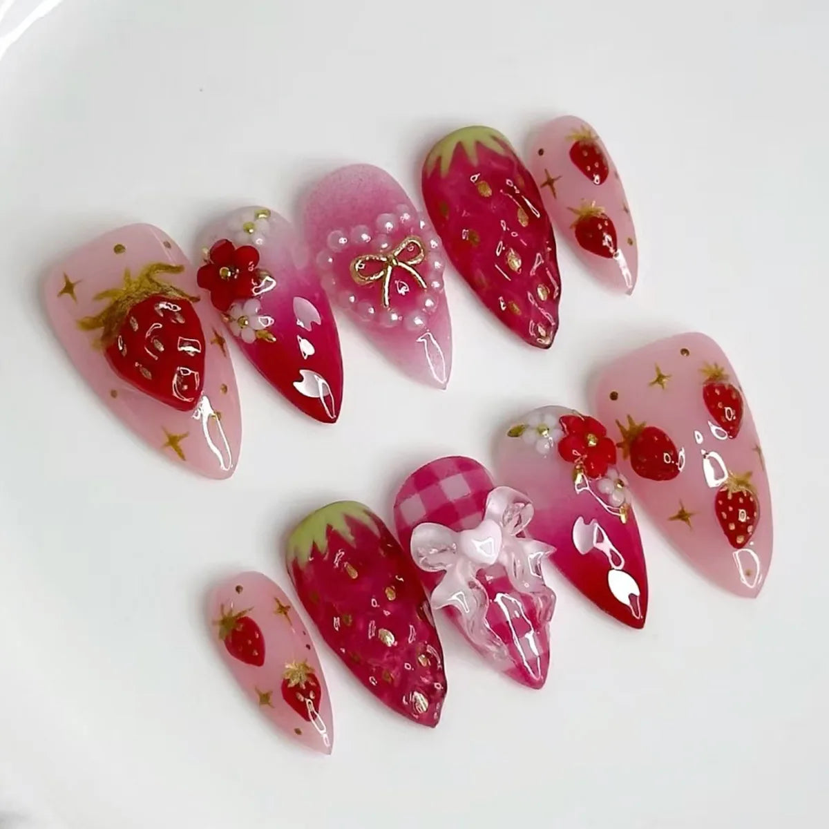 24pcs Wearable False Nail Strawberry Bow Design Nails Tips Red Short Almond Pearl Starlight Fake Nail Art Flower Press on Nails