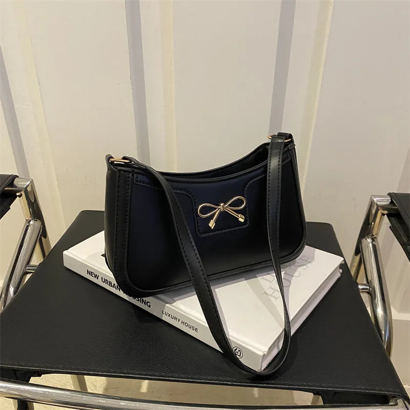 Shoulder bag with bow
