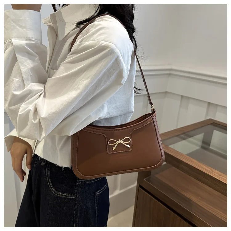 Shoulder bag with bow