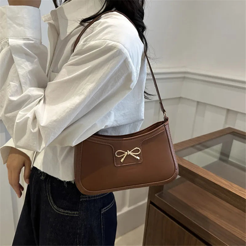 Shoulder bag with bow