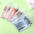 8 PCs makeup brushes