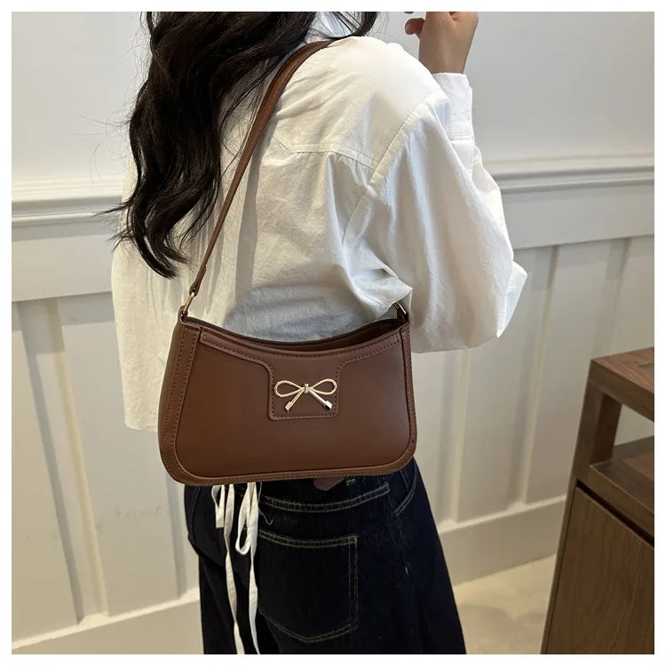 Shoulder bag with bow