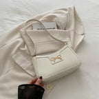 Shoulder bag with bow