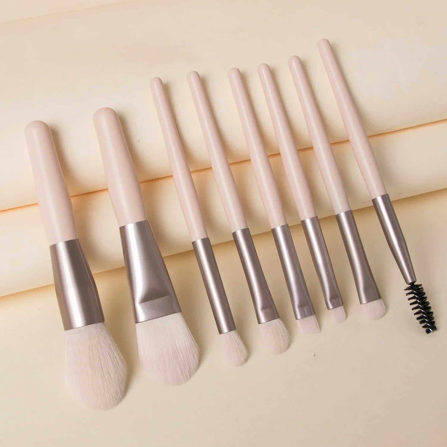 8 PCs makeup brushes