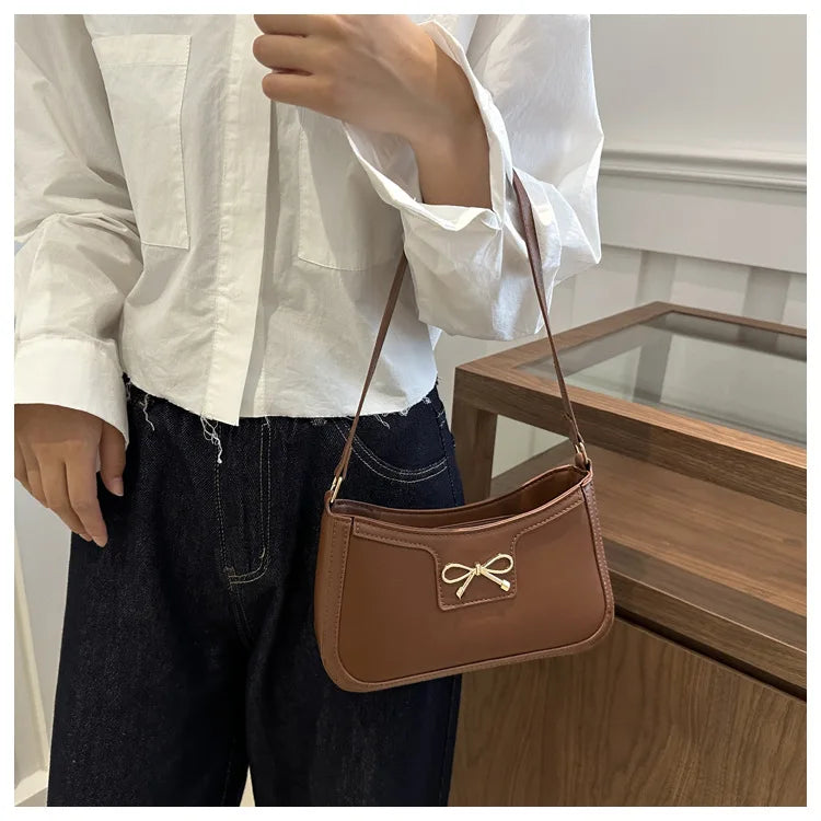 Shoulder bag with bow