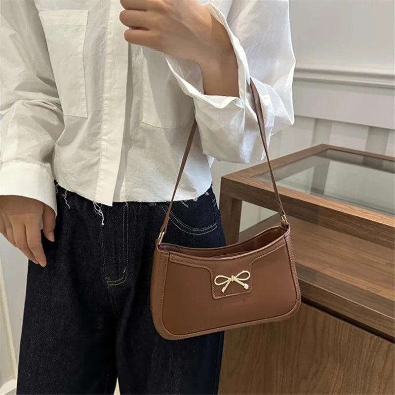 Shoulder bag with bow