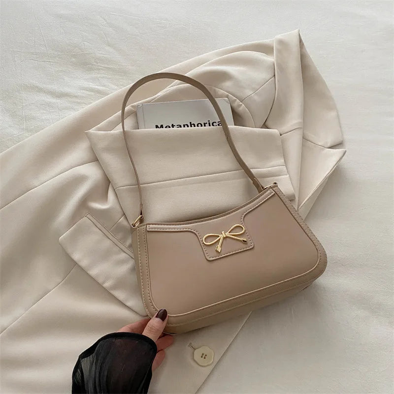 Shoulder bag with bow